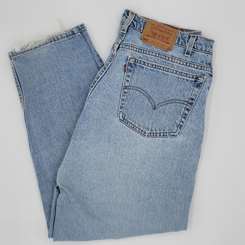 Levi's 560 VTG 1997 Loose Fit Tapered Leg men's 38 x 30 Light Blue